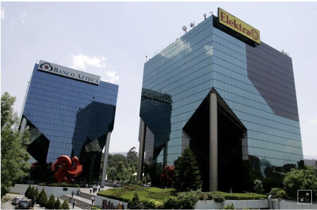 Vista de las sedes corporativas del minorista mexicano Elektra y Banco Azteca en Ciudad de México, México. 3 de mayo de 2005. REUTERS/Andrew Winning AW/CCK