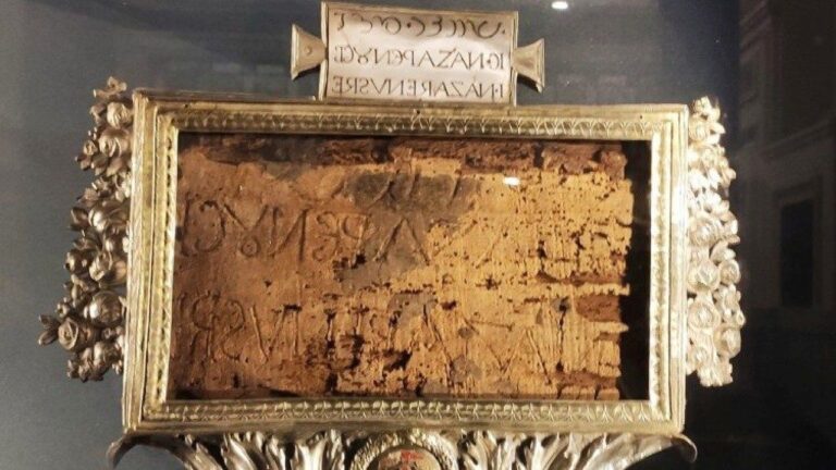 El Titulus Crucis Del Calvario A Roma Historia De La Famosa