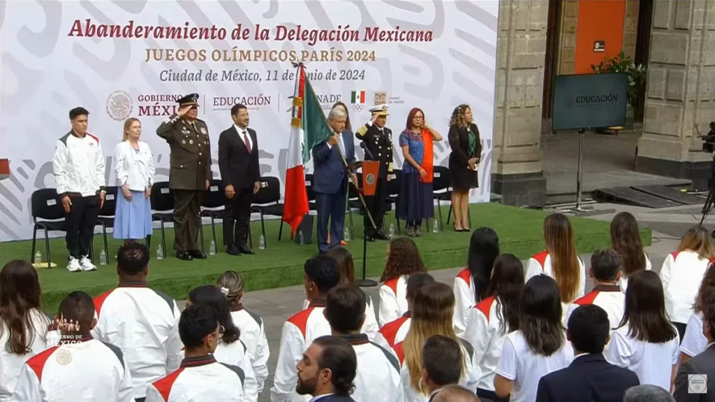 Abanderamiento de la delegación mexicana