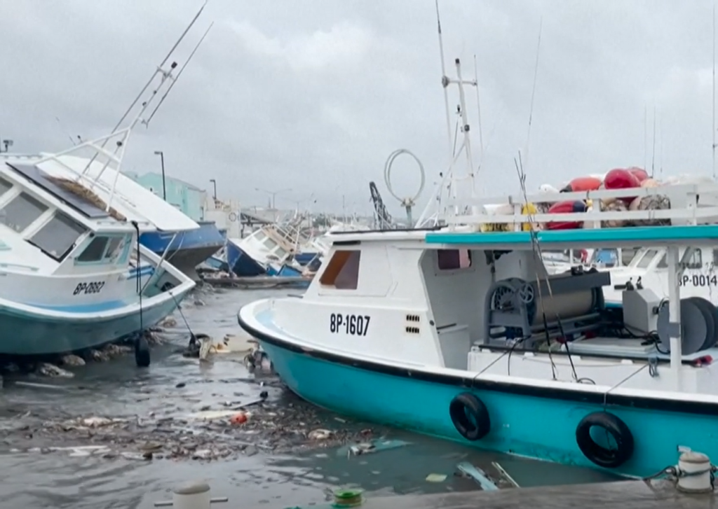 Huracán Beryl arrasa el sureste del Caribe