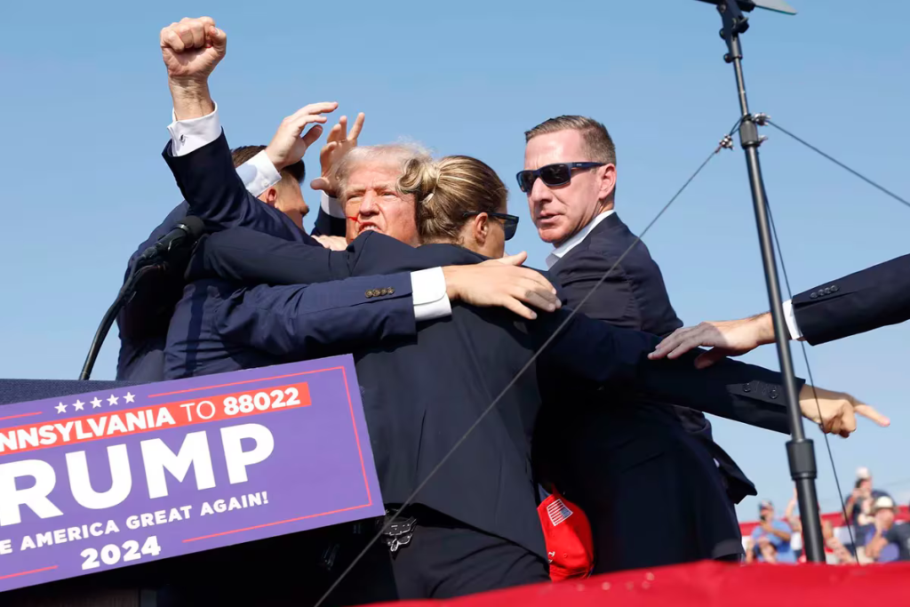 Trump durante atentado