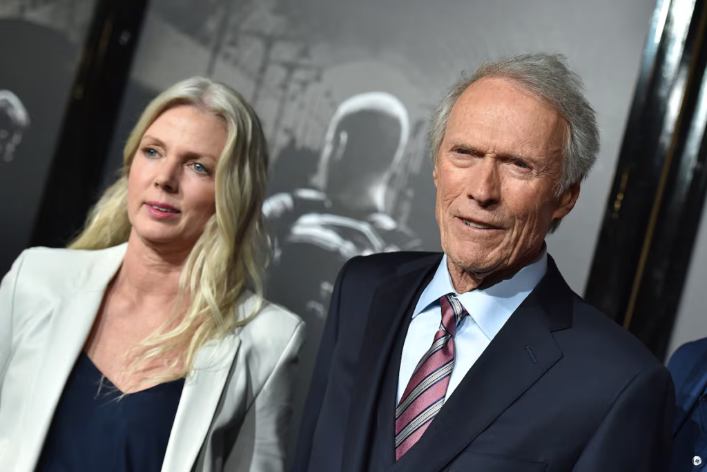 Clint Eastwood y Christina Sandera