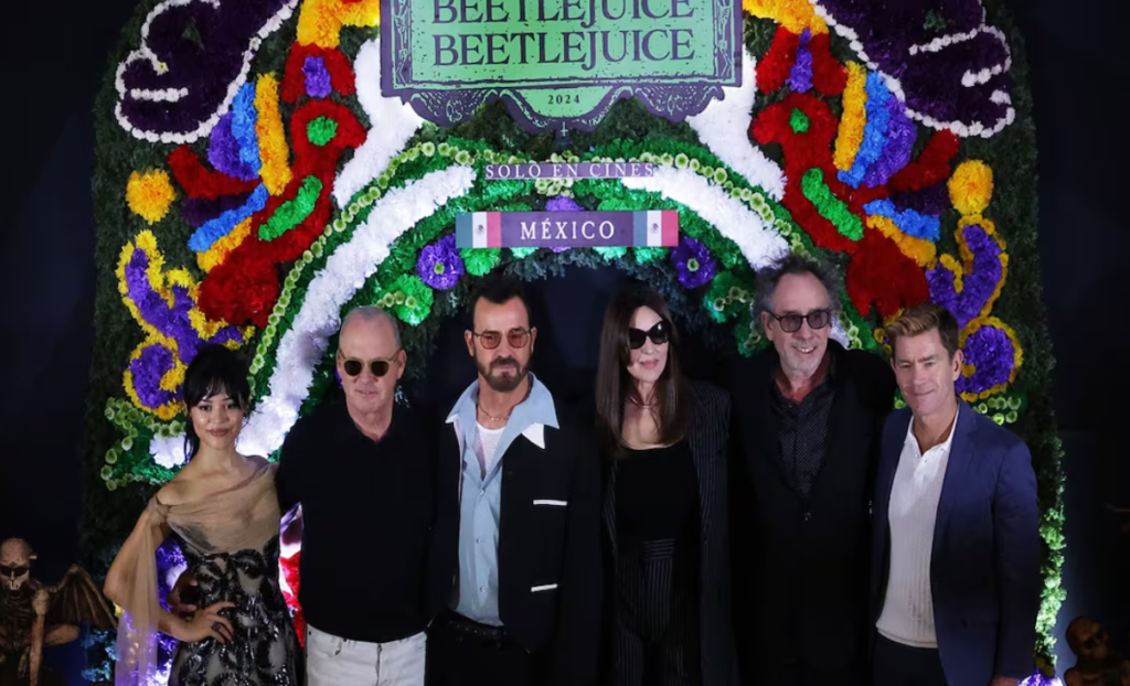 Tim Burton y elenco de Beetlejuice