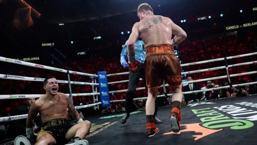 'Canelo' Álvarez deja en la lona a Berlanga | AP