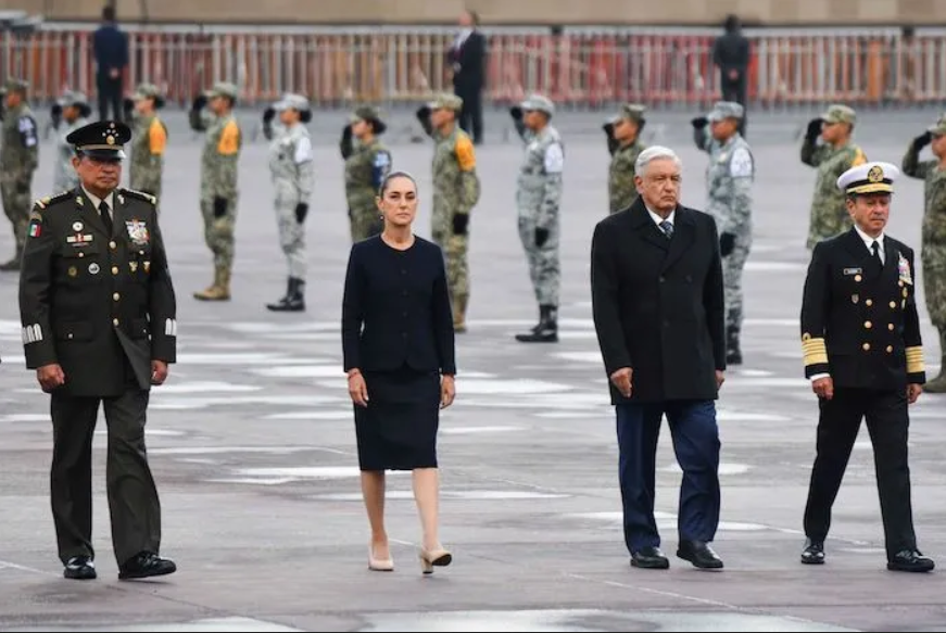 l Presidente Andrés Manuel López Obrador y Claudia Sheinbaum Pardo, su próxima sucesora, homenajearon a las víctimas de sismos de 1985 y 2017, los cuales golpearon con fuerza a varios estados del país. Foto: Mario Jasso, Cuartoscuro