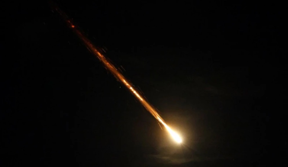 Reuters. 
Un proyectil sobrevuela el cielo de Tel Aviv.