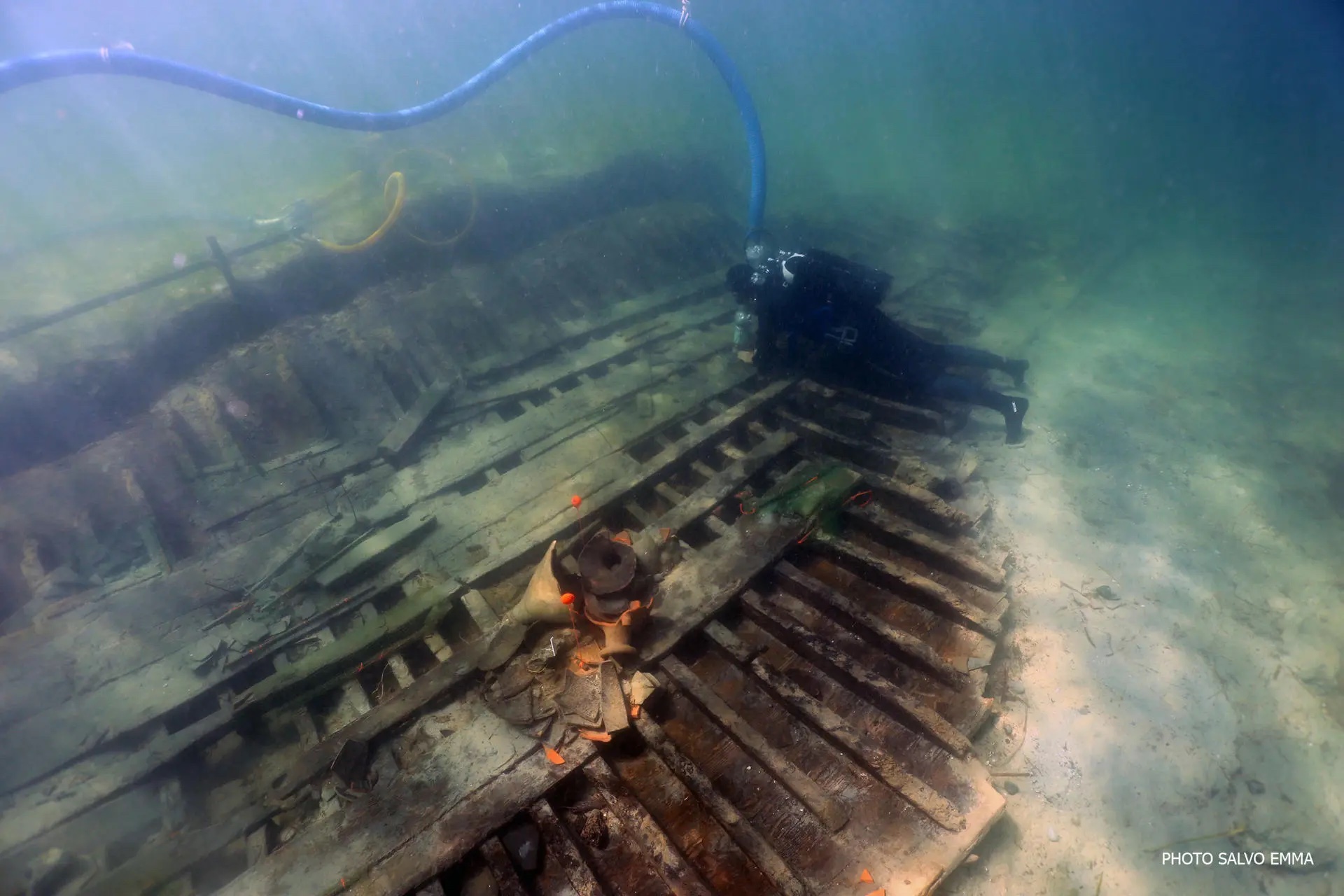 Arqueólogos descubren un barco romano en el fondo del mar | La-Lista ...