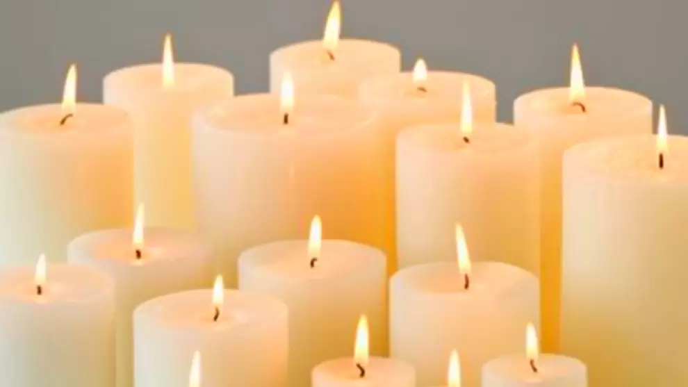 Encender una vela es una manera de decirle al santo: "Estoy presente, estoy orando, confío en vos". Es un gesto simple pero profundo de fe. El Cronist
