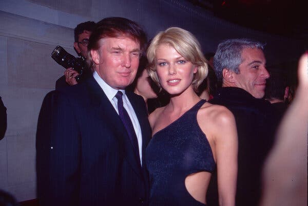 Donald Trump posa con Ingrid Seynhaeve con Jeffrey Epstein al fondo.
