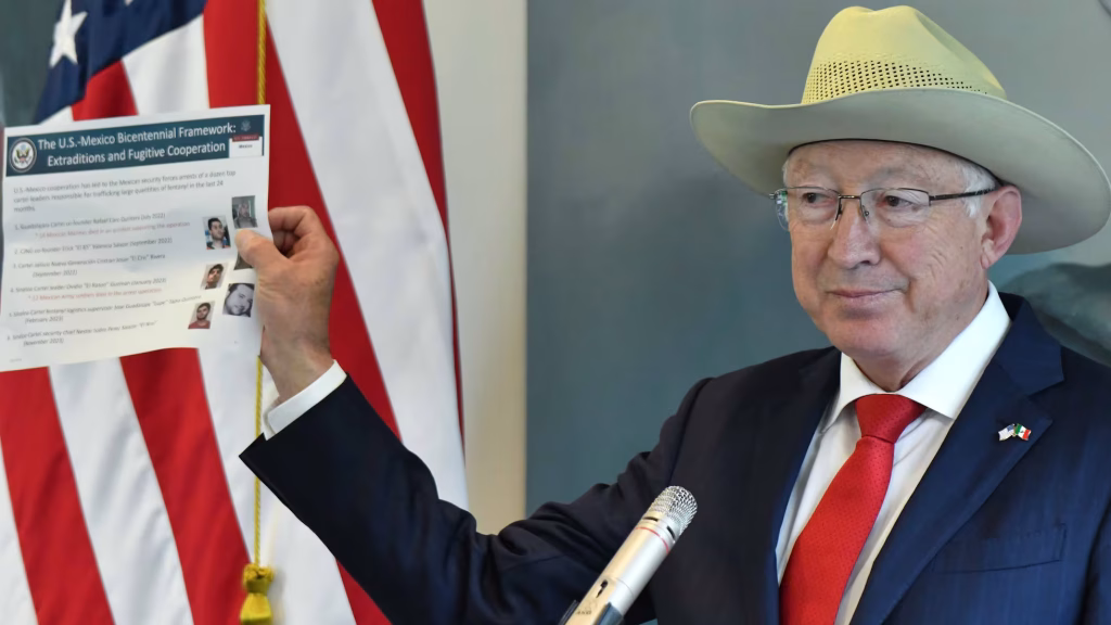 Ken Salazar, embajador de Estados Unidos en México, en su conferencia del 9 de agosto.Mario Jasso/Cuartoscuro