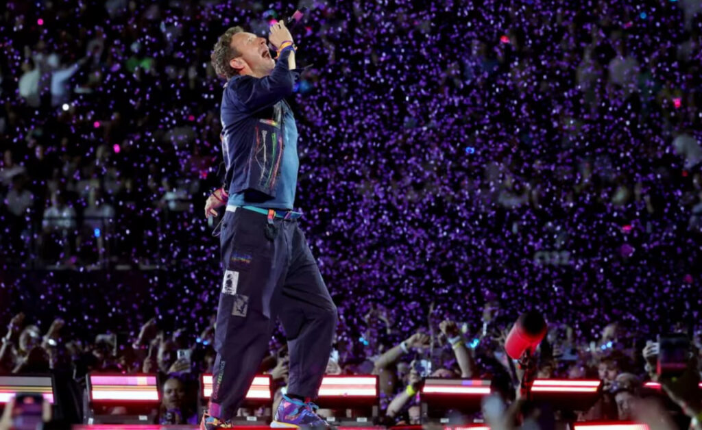 Chris Martin de Coldplay durante la gira mundial Music of the Spheres de la banda el 6 de junio en Las Vegas, Nevada. Ethan Miller/Getty Images