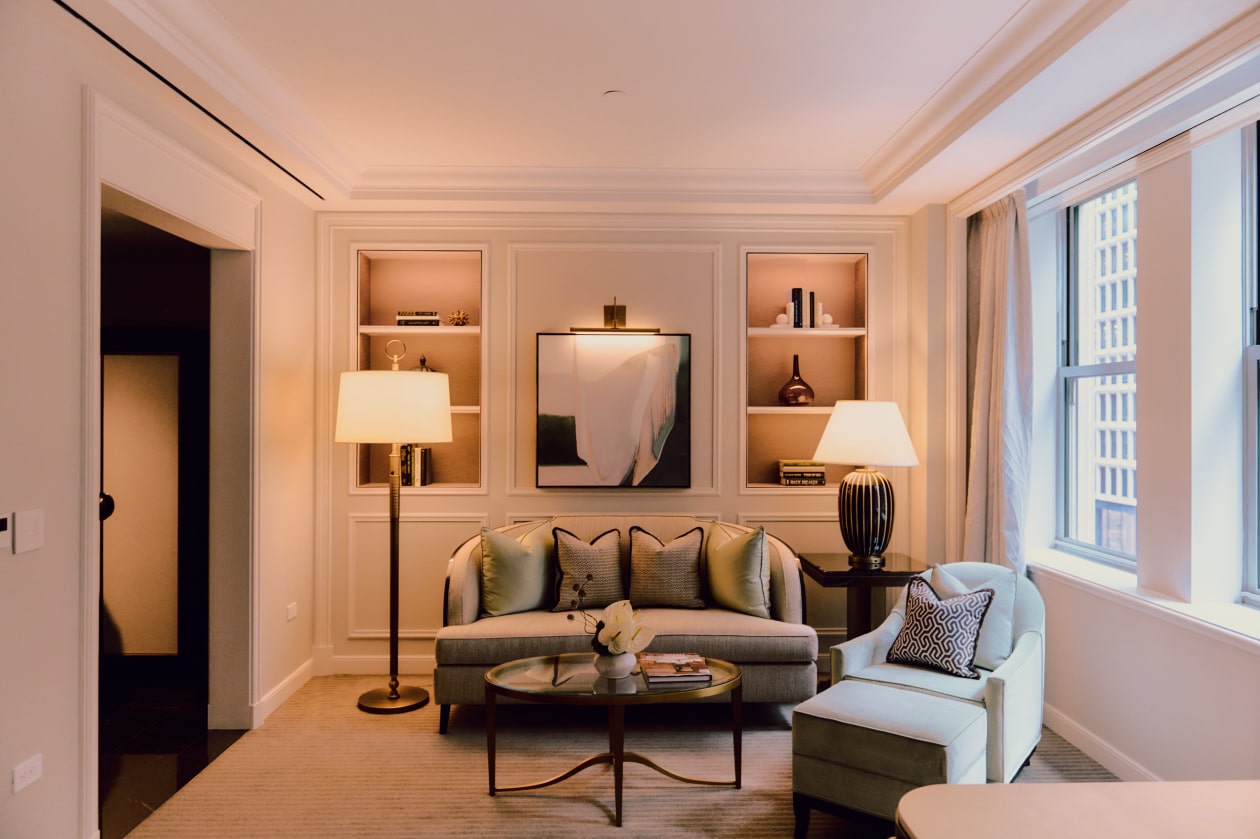 Habitación Waldorf Astoria Nueva York con zona de estar.