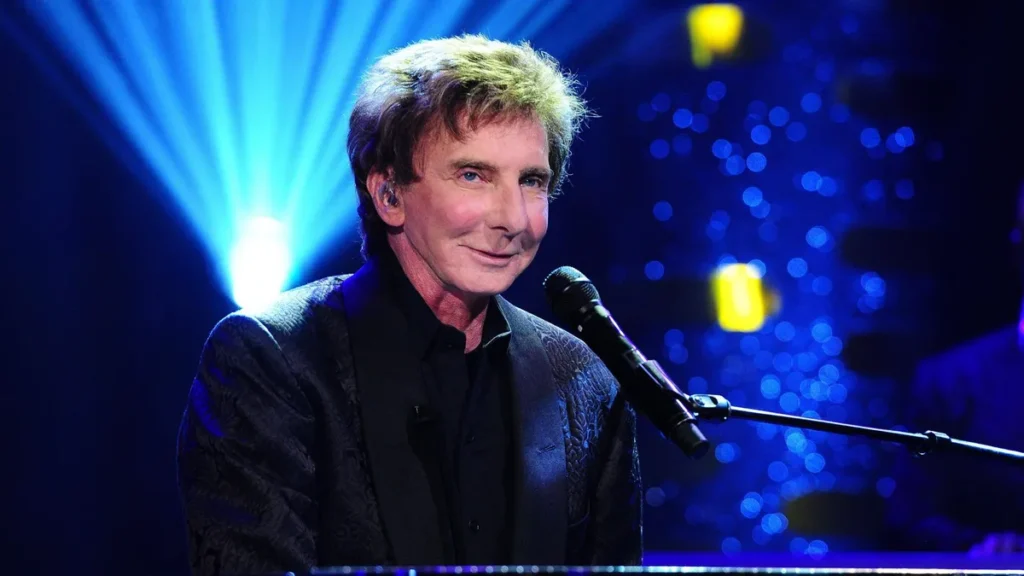 Foto de archivo de Barry Manilow en un concierto