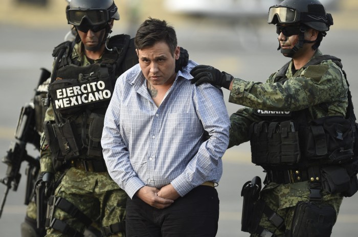 El líder del cártel de los Zetas, Omar Treviño, bajo custodia de fuerzas mexicanas.