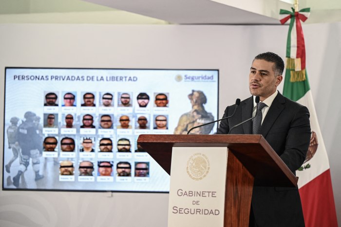 Omar García Harfuch, secretario de seguridad y protección ciudadana de México, hablando en agosto sobre el segundo grupo de líderes de cárteles expulsados ​​para enfrentar cargos en Estados Unidos.